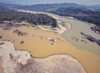 မြစ်ဆုံဒေသတွင် စက်ယန္တရားကြီးများဖြင့်ရွှေတူးဖော်နေခြင်းကြောင့် သဘာဝဘေးဆိုးကျိုးများဖြစ်ပေါ်လာပါက တူးဖော်သူများနှင့် အားပေးထောက်ခံသူများနှင့်သာ သက်ဆိုင်ကြောင်းသဘောထားထုတ်ပြန်